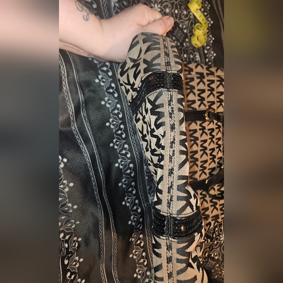 Michael Kors Monogram Canvas Tote in Black and Beige - Picture 4 of 6